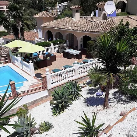 Delightful 5 Bed In Fuengirola Costa Del Sol Villa *