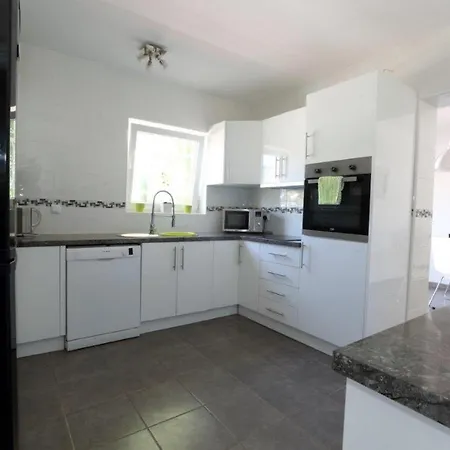 Delightful 5 Bed In Fuengirola Costa Del Sol Villa *