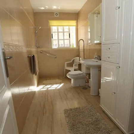 Delightful 5 Bed In Fuengirola Costa Del Sol Villa *
